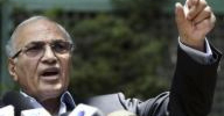 مصر: تبرئة شفيق ونجلي مبارك بقضية أراضي الجوية