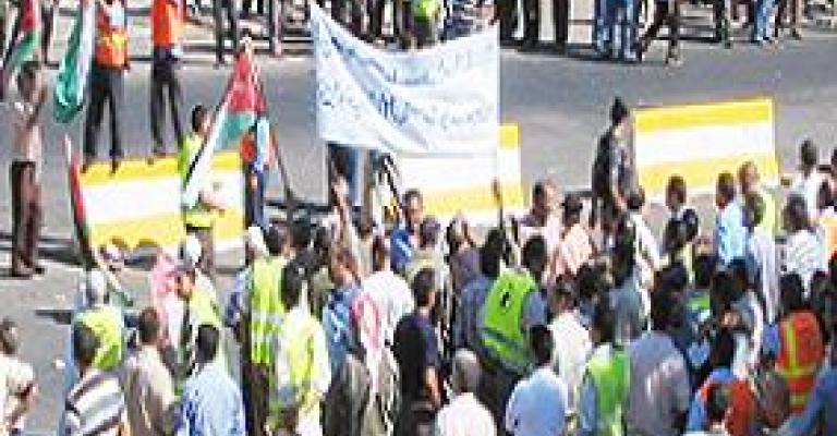 فض اعتصام عمال الموانئ