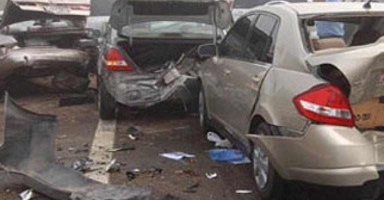 إصابة 8 مواطنين بتصادم 6 مركبات