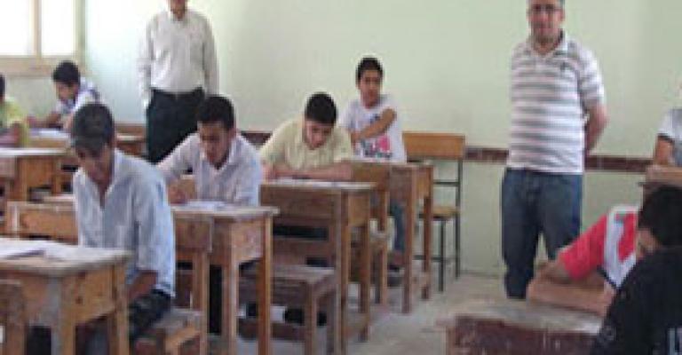 معلمو الكرك يطالبون بحماية مراقبي التوجيهي