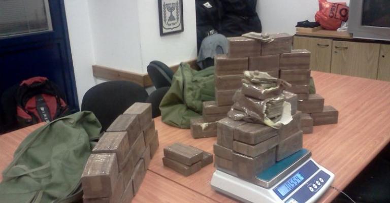 إسرائيل تحبط تهريب 13 كغم مخدرات قادمة من الأردن إسرائيل تحبط تهريب 13 كغم مخدرات قادمة من الأردن