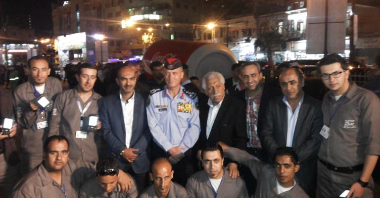 تباين آراء المواطنين حول استخدام الأمانة اعواناً للمرور