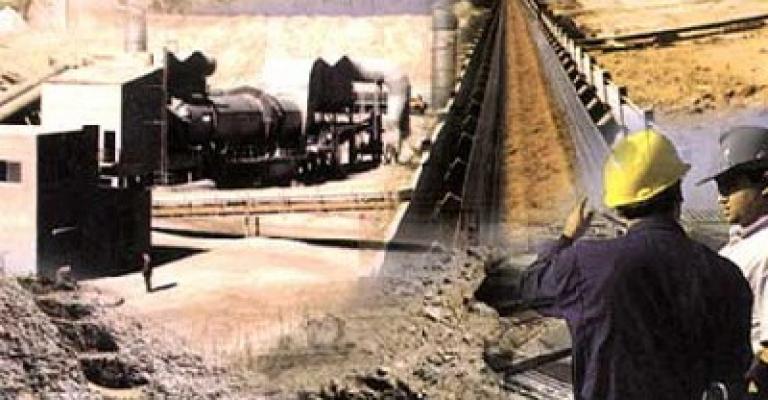 العاملون بالمناجم والتعدين يقدمون موعد اضرابهم