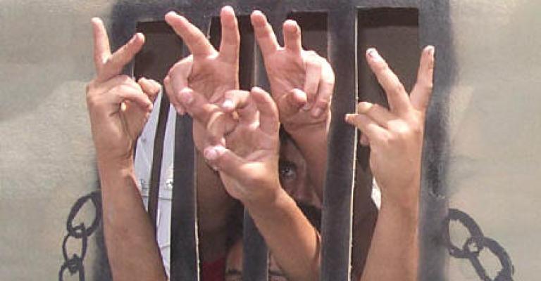 سلسلة بشرية في يوم الأسير الخميس