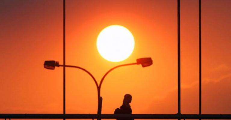 طقس دافئ وحار نسبياً حتى الجمعة