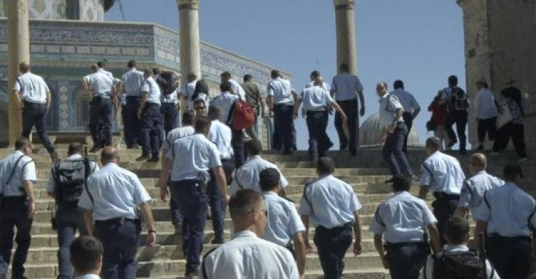 حالة توتر في باحات الأقصى إثر اقتحام قوات الاحتلال