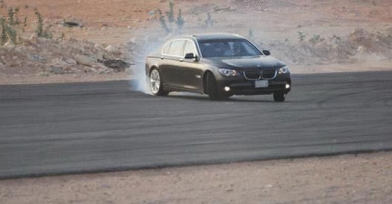 الروضان تكتب: "التفحيط" ..ظاهرة سلبية تجتاح الزرقاء