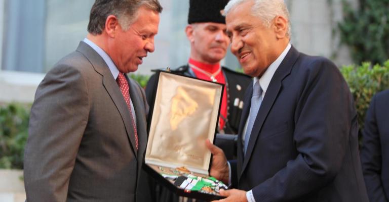 الملك يقلد النسور ومؤسسة الغذاء أوسمة بمناسبة الاستقلال الملك يقلد النسور ومؤسسة الغذاء أوسمة بمناسبة الاستقلال