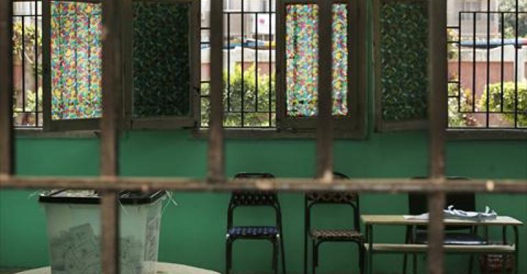 مراكز الاقتراع تغلق بعد إقبال أقل من المتوقع في انتخابات الرئاسة بمصر مراكز الاقتراع تغلق بعد إقبال أقل من المتوقع في انتخابات الرئاسة بمصر