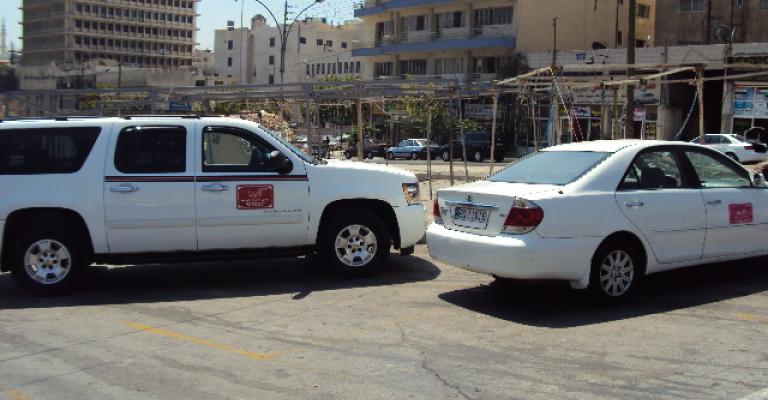 سائقو خط سفريات الشام يعتصمون امام مركز حدود جابر