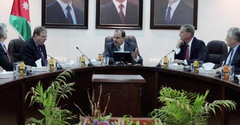 المجالي: اللاجئون أصبحوا عبئا ثقيلا