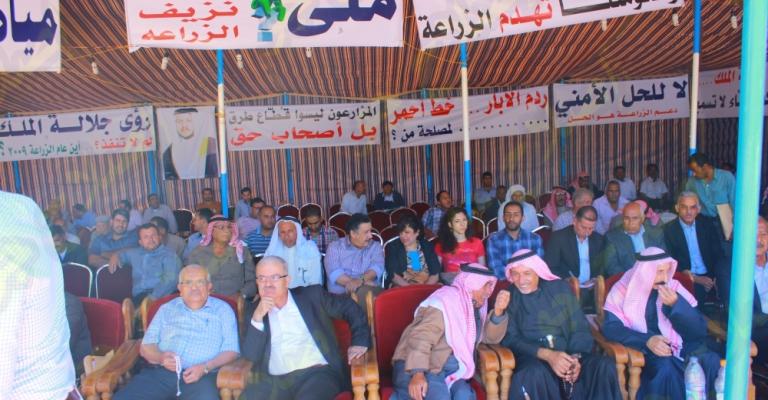 المزارعون يعودون للاعتصام أمام الديوان