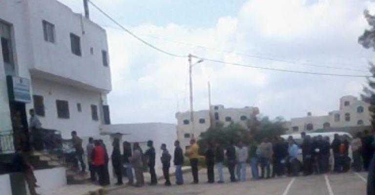 اشتراط تجديد دفتر الخدمة قبل السفر اشتراط تجديد دفتر الخدمة قبل السفر