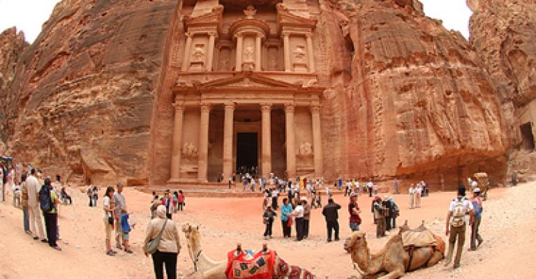  2.3 مليار دولار عائدات قطاع السياحة