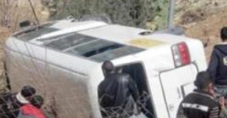 16 إصابة إثر تدهور حافلة بالأغوار الجنوبية