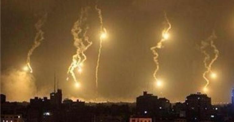 غزة تحت النار: 32 شهيدا واستهداف مقرات حكومية