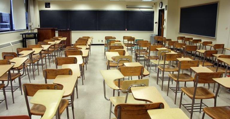 نقابة المعلمين تتهم "التربية" بحرمان الطلبة من آلاف الحصص نقابة المعلمين تتهم "التربية" بحرمان الطلبة من آلاف الحصص