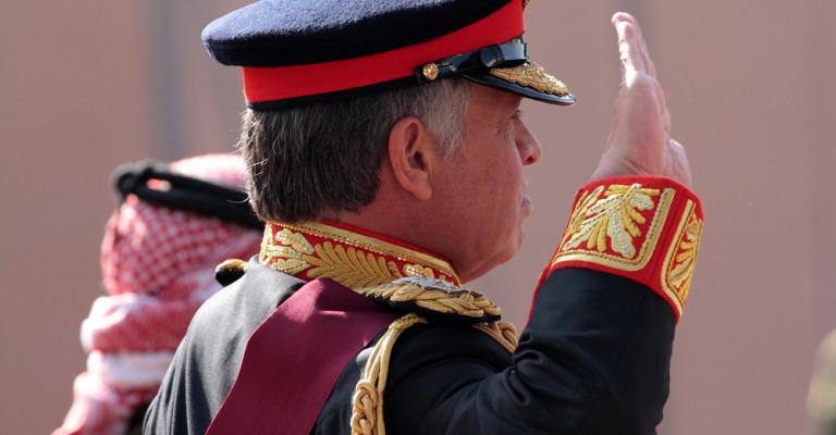 الملك يوجه الحكومة لتفعيل وزارة الدفاع