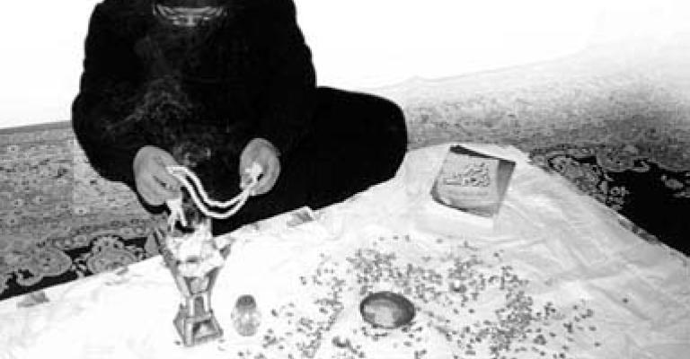 الأمن العام يحذر من التعامل مع "السحرة والمشعوذين" الأمن العام يحذر من التعامل مع "السحرة والمشعوذين"