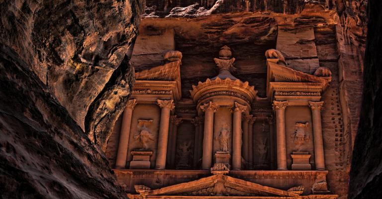 ارتفاع الدخل السياحي إلى 2.5 مليار دولار حتى نهاية تموز ارتفاع الدخل السياحي إلى 2.5 مليار دولار حتى نهاية تموز