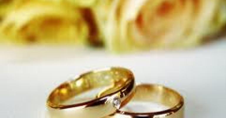 18 عقد زواج تشترط العصمة بيد المرأة