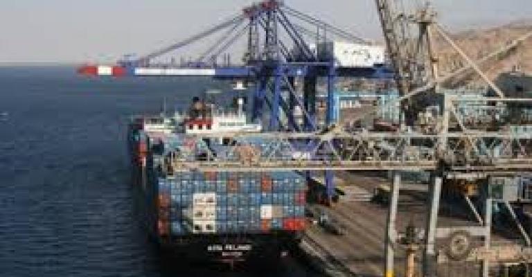 عمال الميناء: مستمرون بالإضراب رغم قرارات الفصل