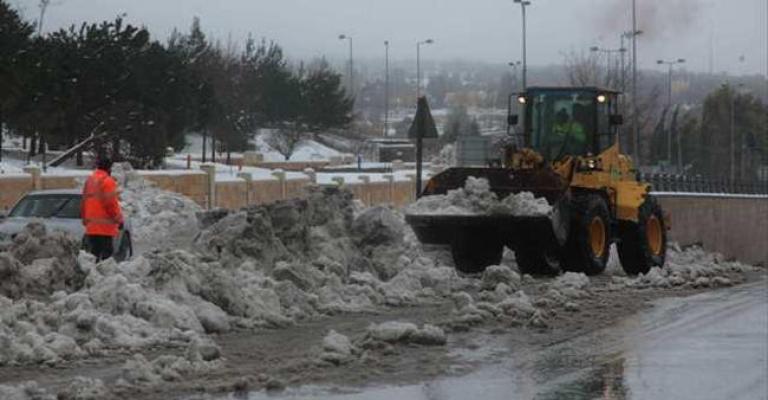 الأمانة تواصل فتح الطرق وتدعو لعدم الخروج