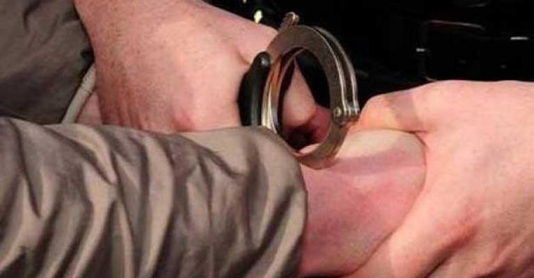 الأمن يقبض على سارق محال ومصانع في سحاب