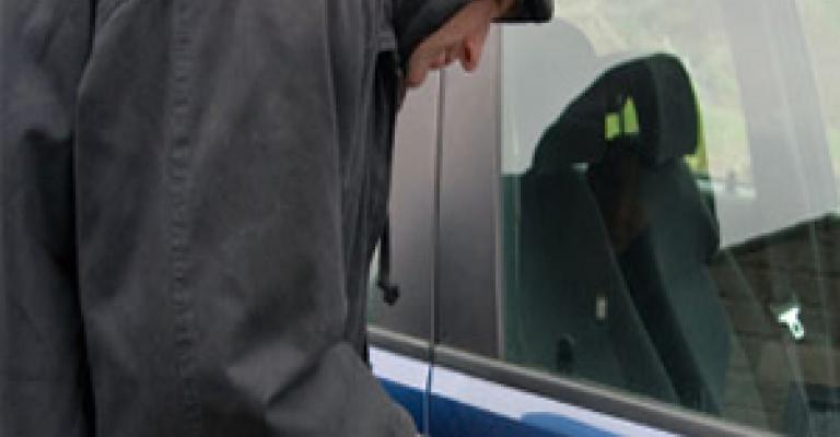 القبض على مطلوب خطير في عمّان وآخر بإربد