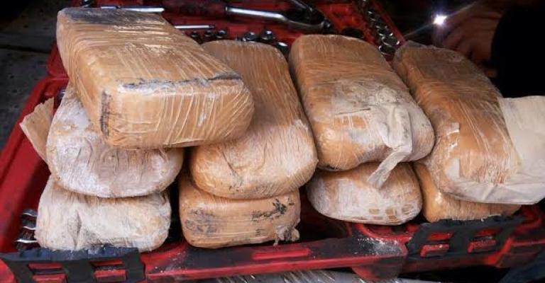 القبض على 5 بتهمة تهريب مخدرات