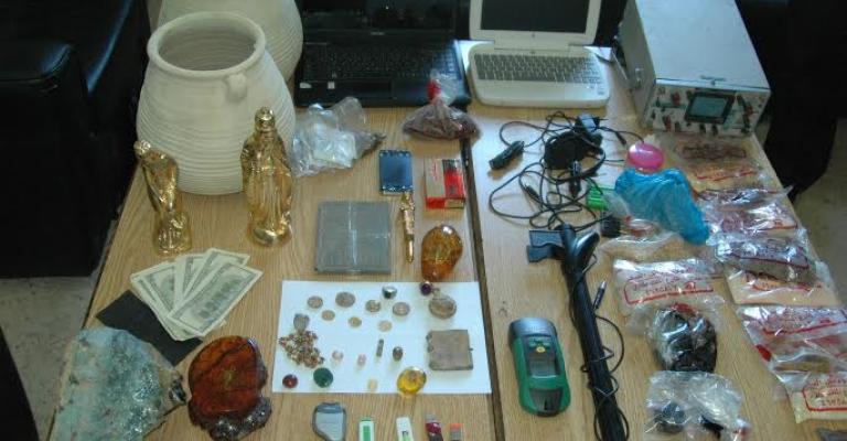 القبض على محتال يدعي استخراج الدفائن بالشعوذة