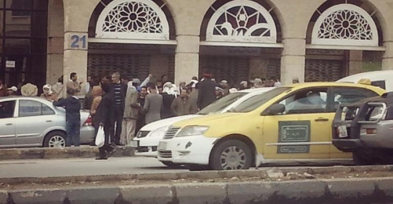 يمنيون في الأردن.. يعتصمون بانتظار عودتهم إلى "عدنهم"