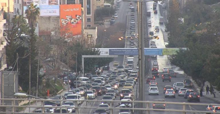 تردي واقع النقل العام يضاعف الأزمة المرورية تردي واقع النقل العام يضاعف الأزمة المرورية