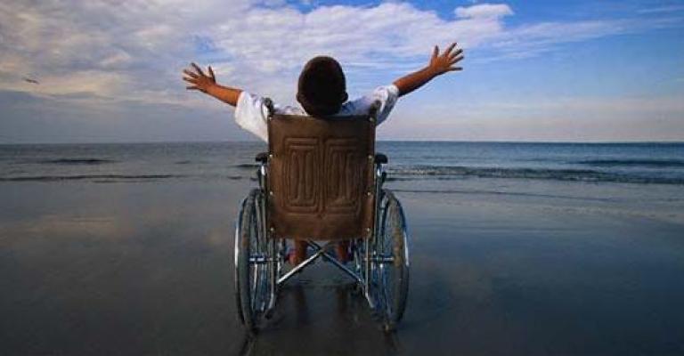 طاهر… صانع الأطراف والأحلام والأمل طاهر… صانع الأطراف والأحلام والأمل