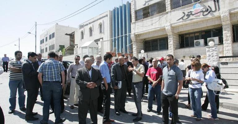 نقابة الصحفيين ترفض فصل 46 صحافياً وعاملاً بالدستور