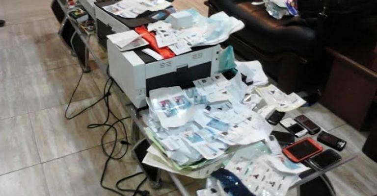 القبض على مزوري بطاقات لاجئين سوريين