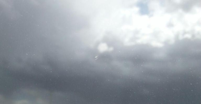 أجواء معتدلة وأمطار متفرقة الخميس