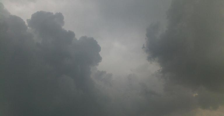 انخفاض على درجات الحرارة وهطول أمطار محلية