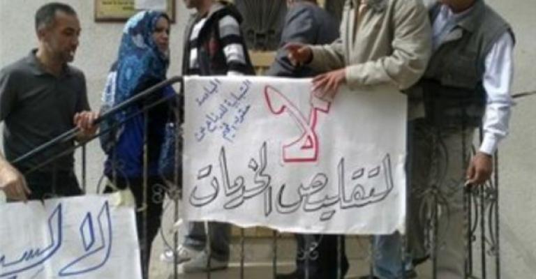 العاملون في الانروا يلوحون بالتصعيد العاملون في الانروا يلوحون بالتصعيد