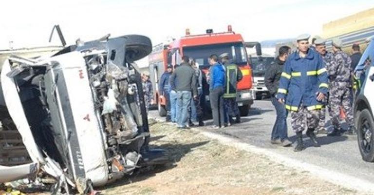 36 إصابة بتدهور حافلة نقل طلبة