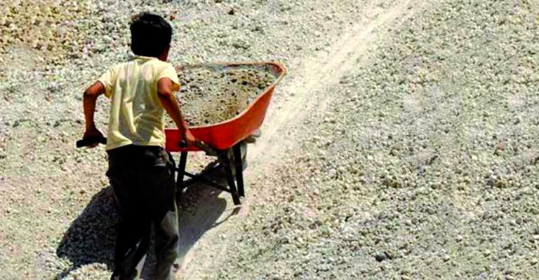 عمالة الأطفال... فقرٌ يرفع معدلاتها والإحصاءات في غياب عمالة الأطفال... فقرٌ يرفع معدلاتها والإحصاءات في غياب