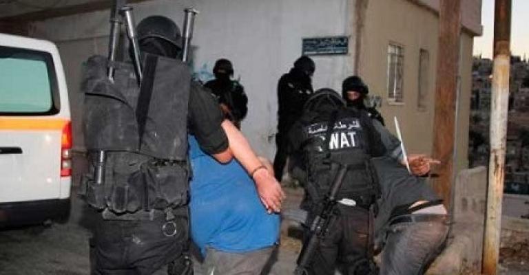 القبض على مطلوبين بقضايا سرقات ومخدرات القبض على مطلوبين بقضايا سرقات ومخدرات