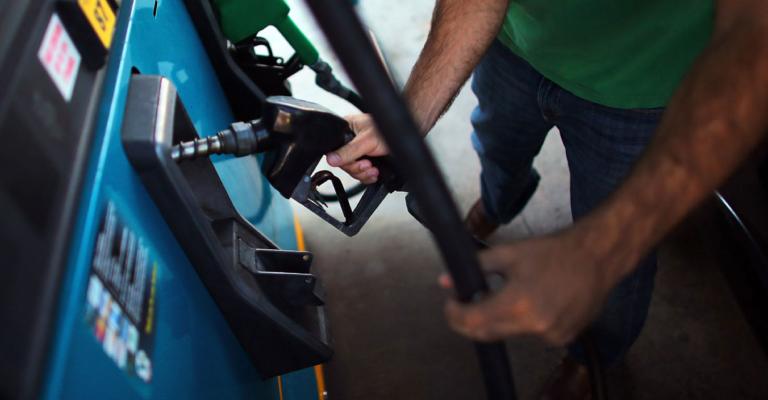 تخفيض سعر اسطوانة الغاز وتثبيت البنزين تخفيض سعر اسطوانة الغاز وتثبيت البنزين