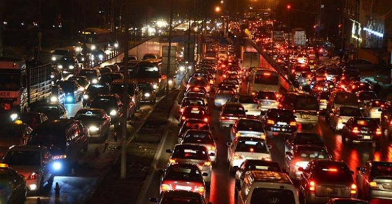 عمّان في "رمضان"... سباق سيارات وتجاوزات مرورية عمّان في "رمضان"... سباق سيارات وتجاوزات مرورية