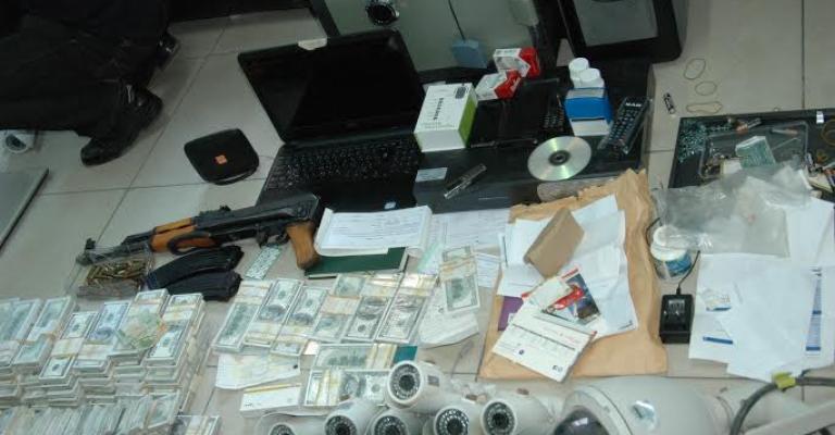 القبض على مطلوبين بقضايا احتيال وتزوير القبض على مطلوبين بقضايا احتيال وتزوير