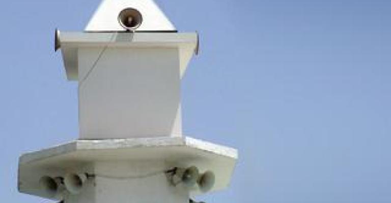 الأوقاف: سماعات المساجد للآذان والإقامة فقط الأوقاف: سماعات المساجد للآذان والإقامة فقط