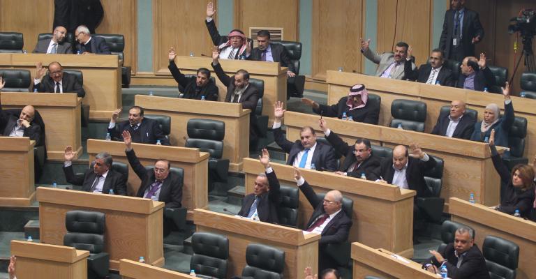 مذكرات طرح الثقة... هل أحرق النواب أوراق ضغطهم؟ مذكرات طرح الثقة... هل أحرق النواب أوراق ضغطهم؟