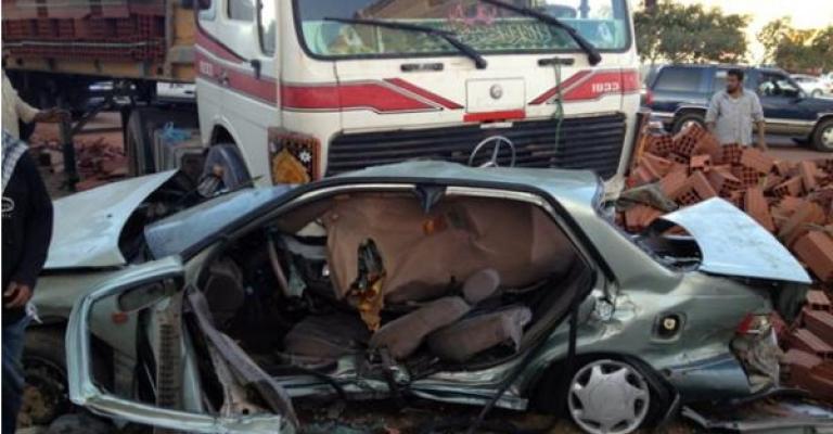 14 إصابة إثر اصطدام شاحنة بـ20 مركبة 14 إصابة إثر اصطدام شاحنة بـ20 مركبة