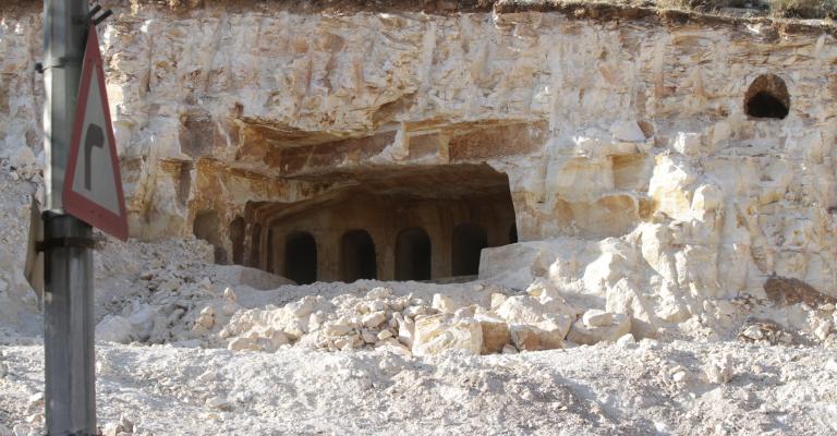 جرش: العثور على قطع أثرية بحفرية