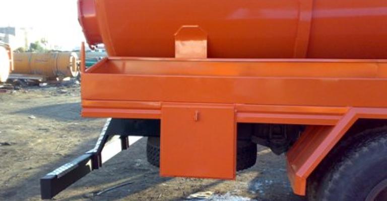 وصمة عار تلاحق سائقي صهاريج النضح وصمة عار تلاحق سائقي صهاريج النضح